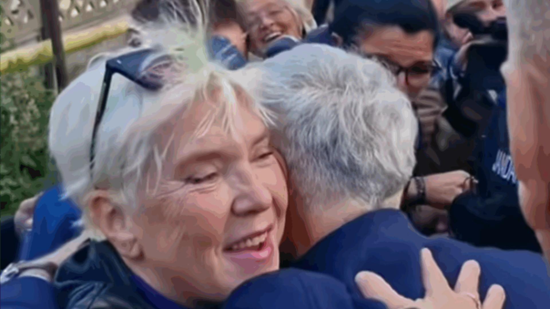 Silvia Dumitrescu s-a aflat alături de alți susținători la secția de poliție din Ilfov (sursă: FB)