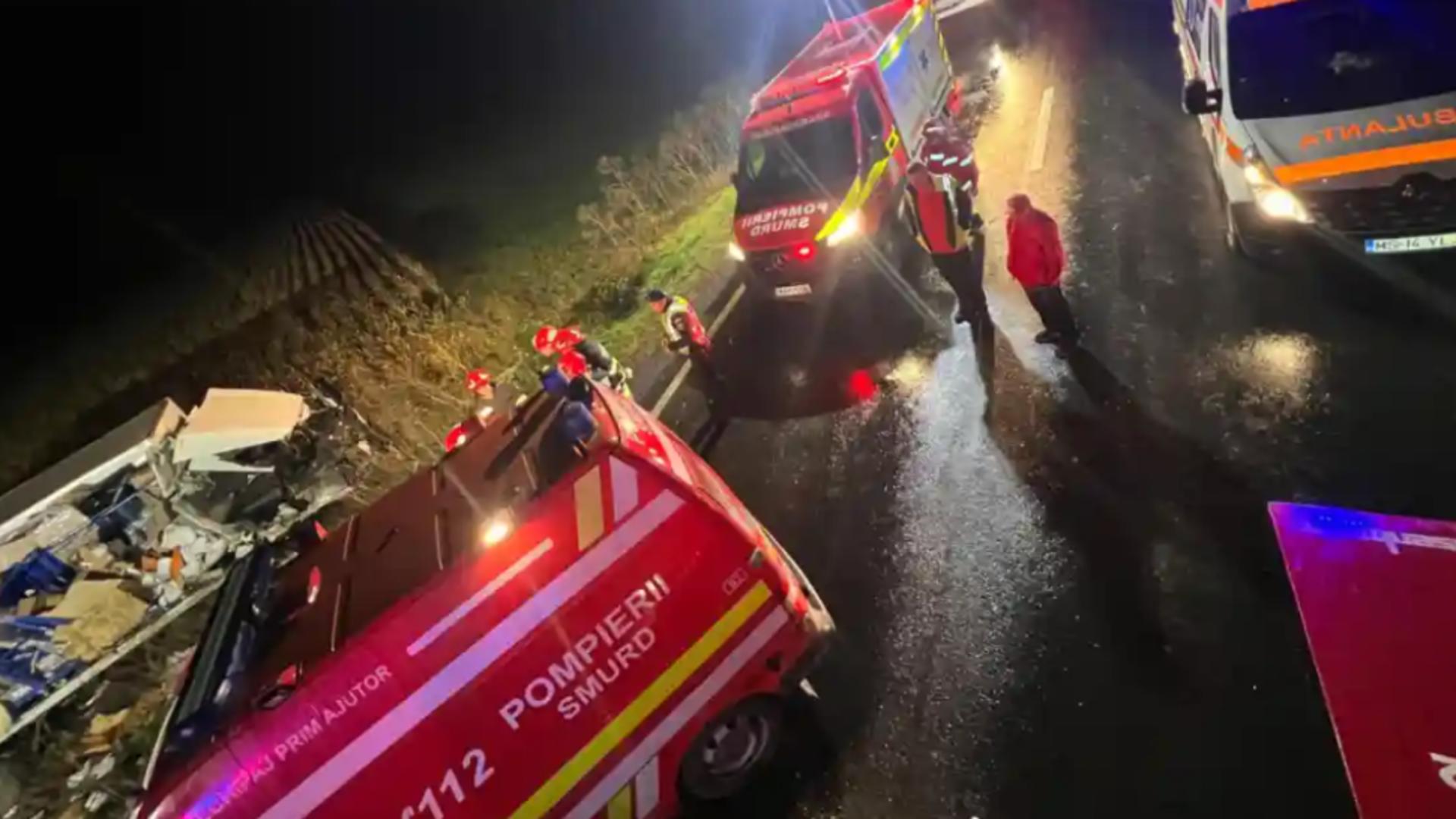 Impact violent între o autobasculantă și un autocamion, pe DN13, în județul Mureș: o persoană a murit/ Captură Ziarul Unirea