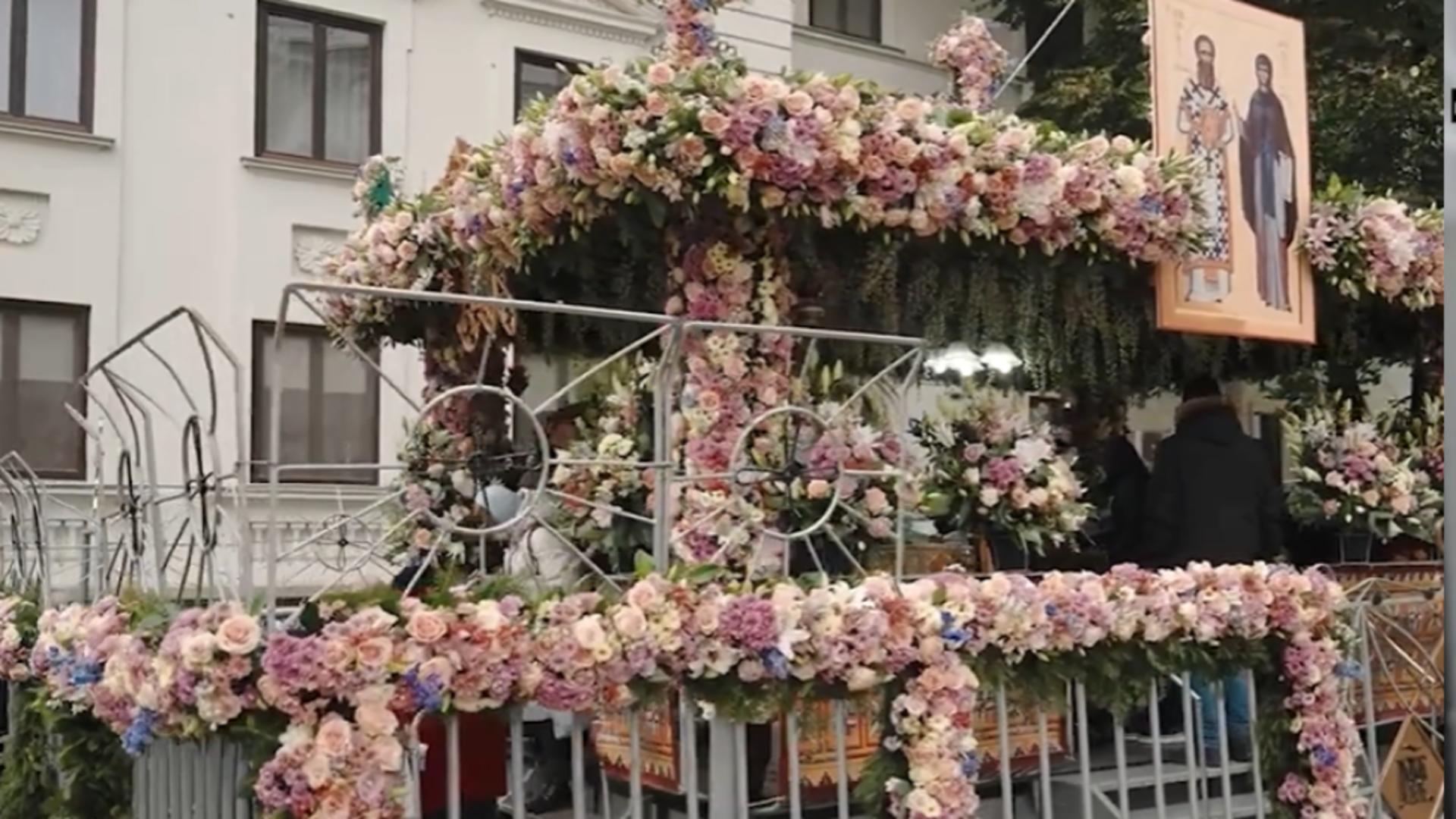 Credință și speranță la Iași. Zeci de mii de pelerini la racla Sfintei Parascheva, unii au avut nevoie de ajutor medical/ Captură video