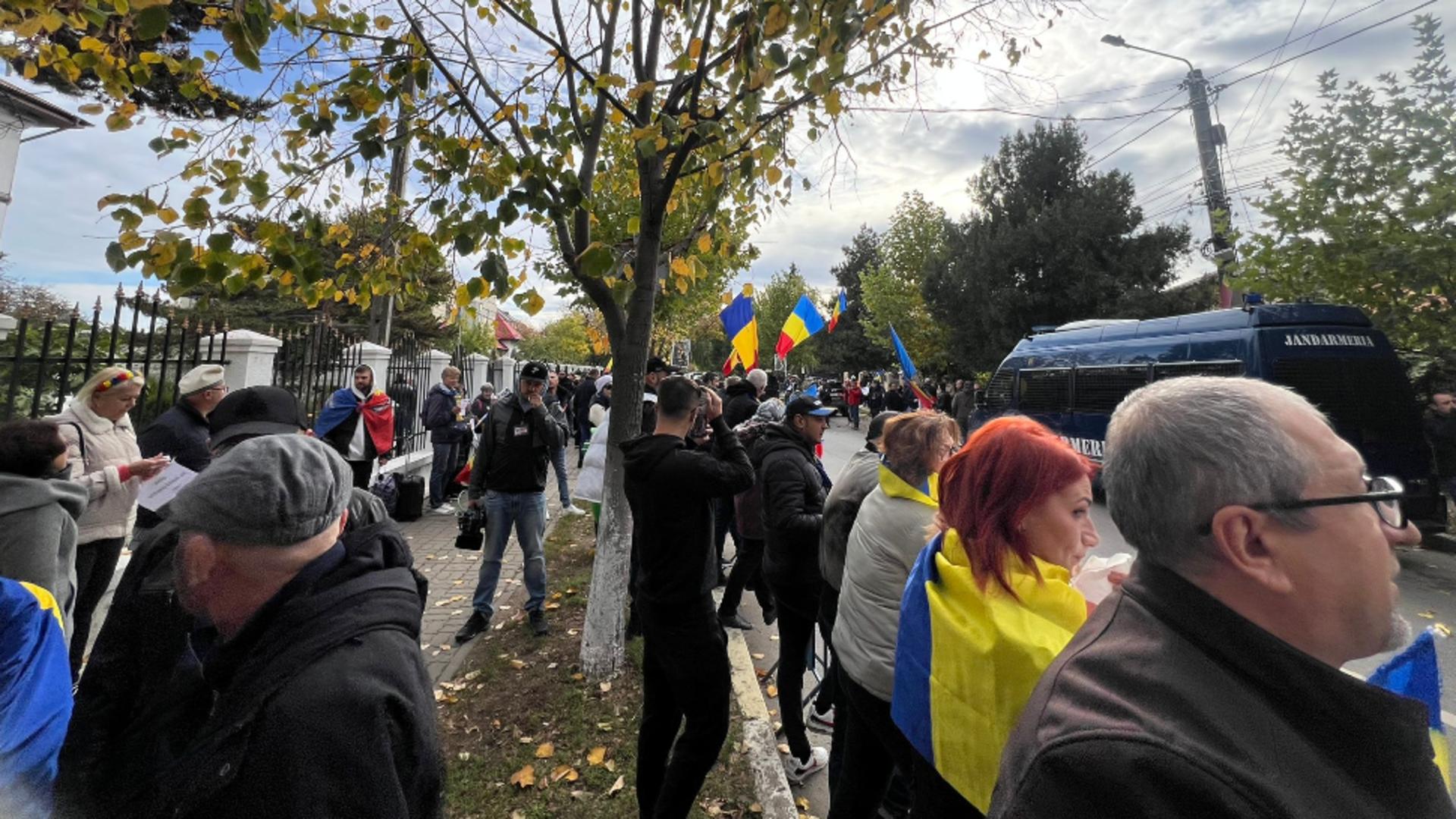 O mulțime impresionantă și-a manifestat susținerea pentru liderul suveranist (foto: Mădălina Ignat) 