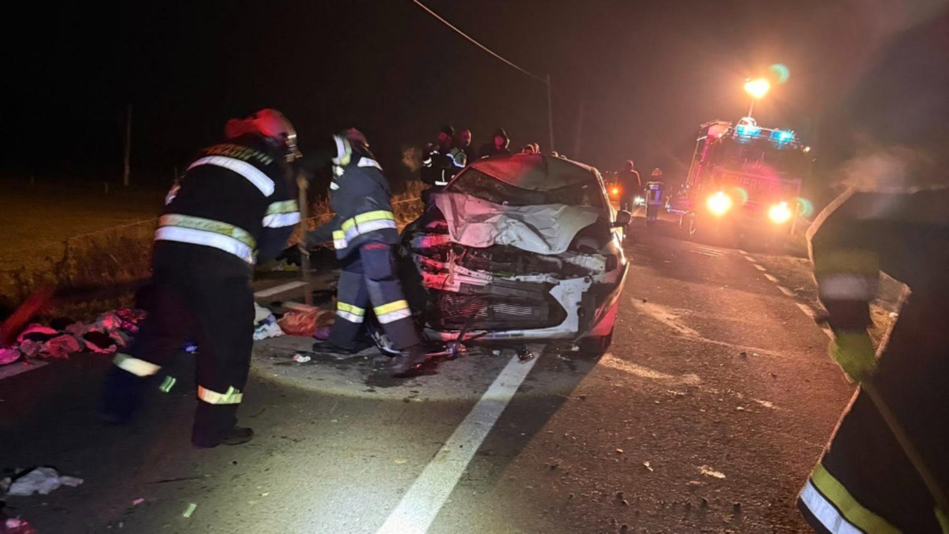 Tragedie în Maramureș: Minor mort și mai mulți răniți într-un accident între o mașină și o căruță. Foto/ISU