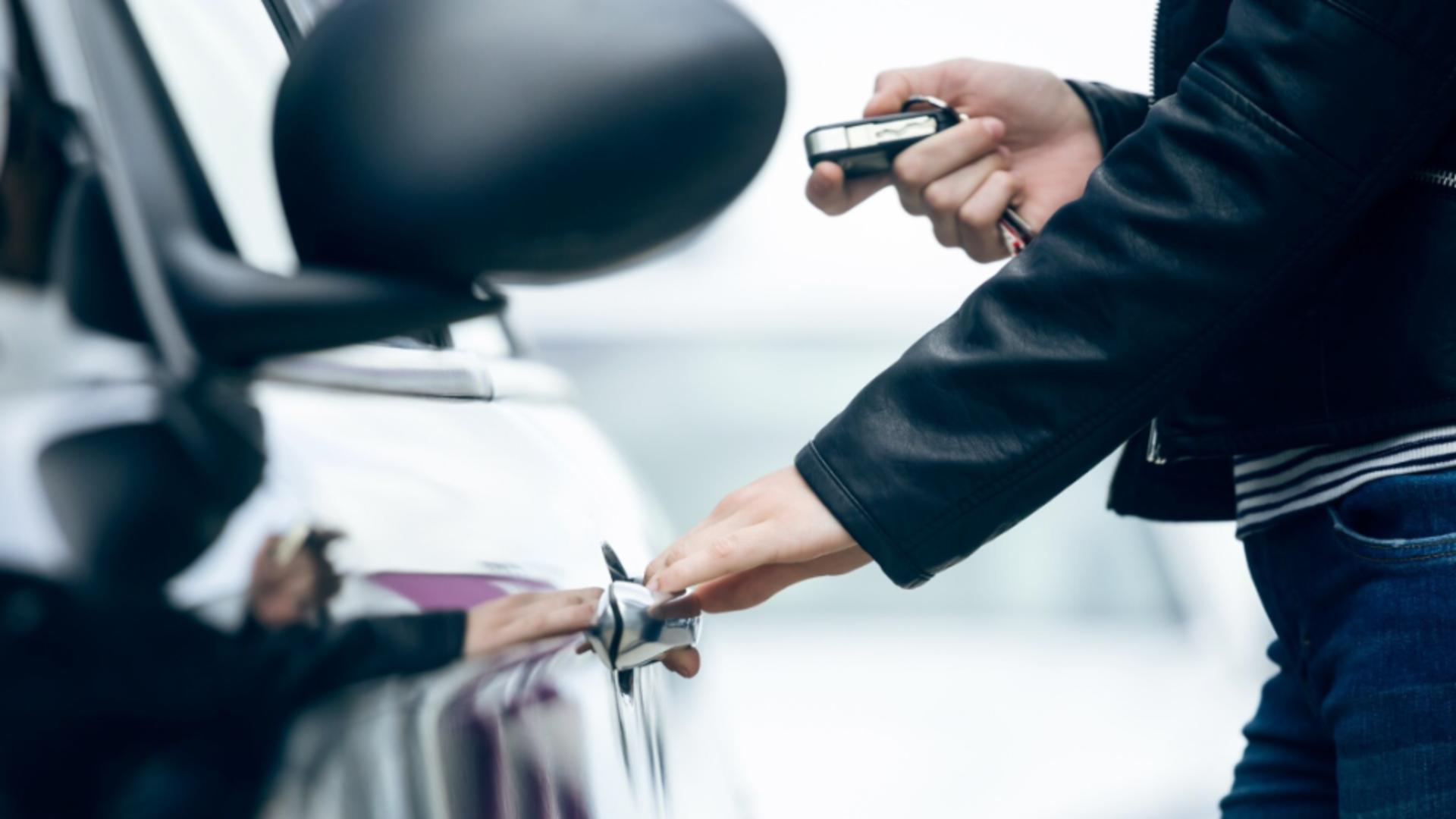 Cât timp are voie să sune alarma mașinii?