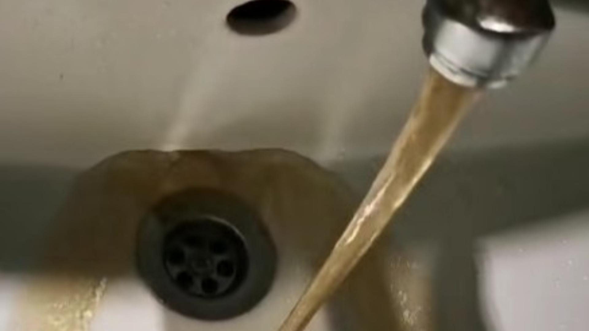 Apă murdară la robinet