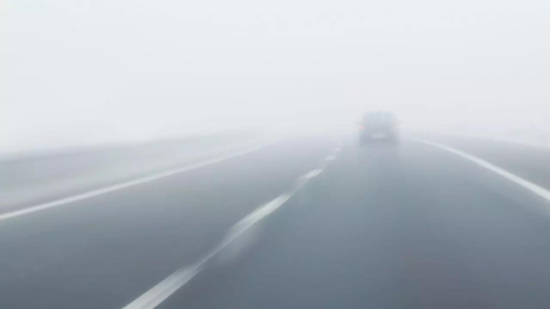 Meteorologii au emis un cod galben de ceaţă pentru mai multe judeţe din sudul ţării, avertizările fiind valabile până marţi dimineaţă, la ora 07.00 (foto: arhivă)
