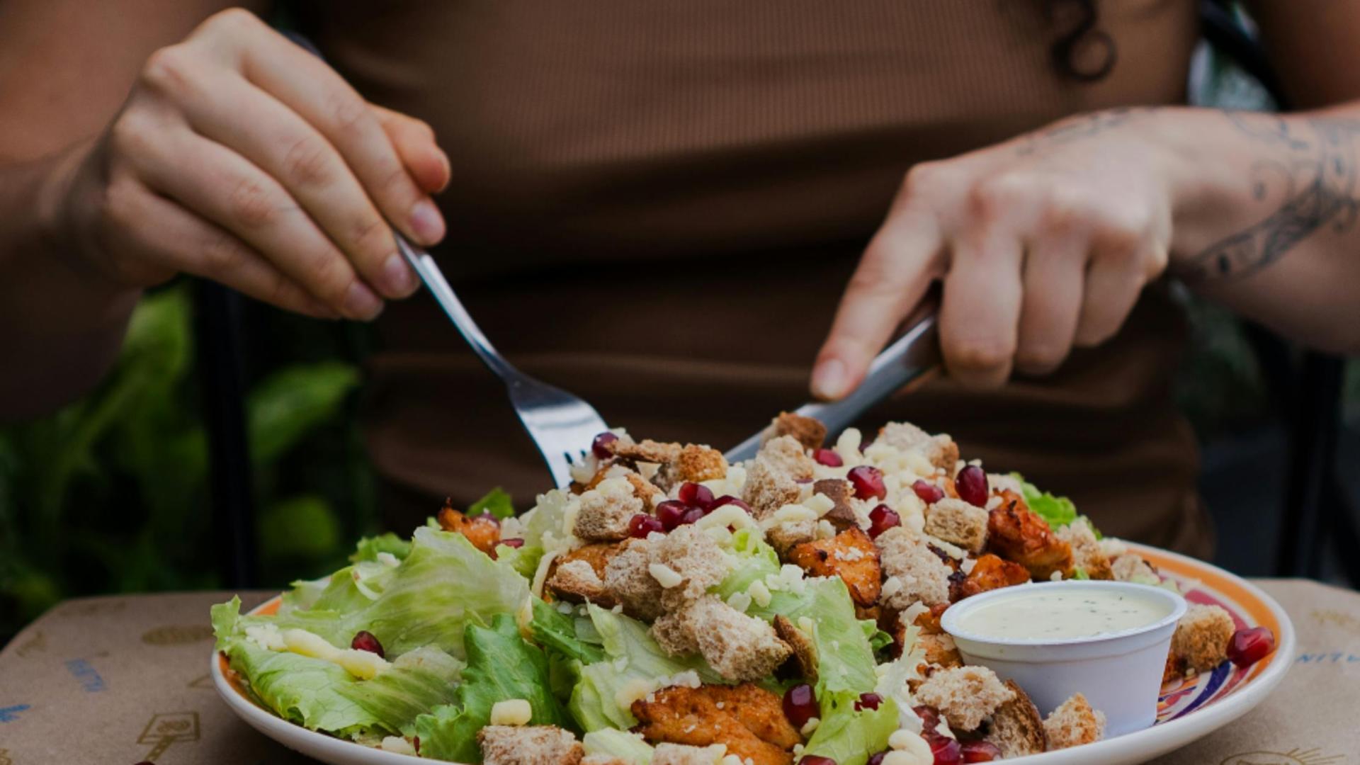 La ce oră este recomandat să luăm cina? Ce se poate întâmpla în caz contrar