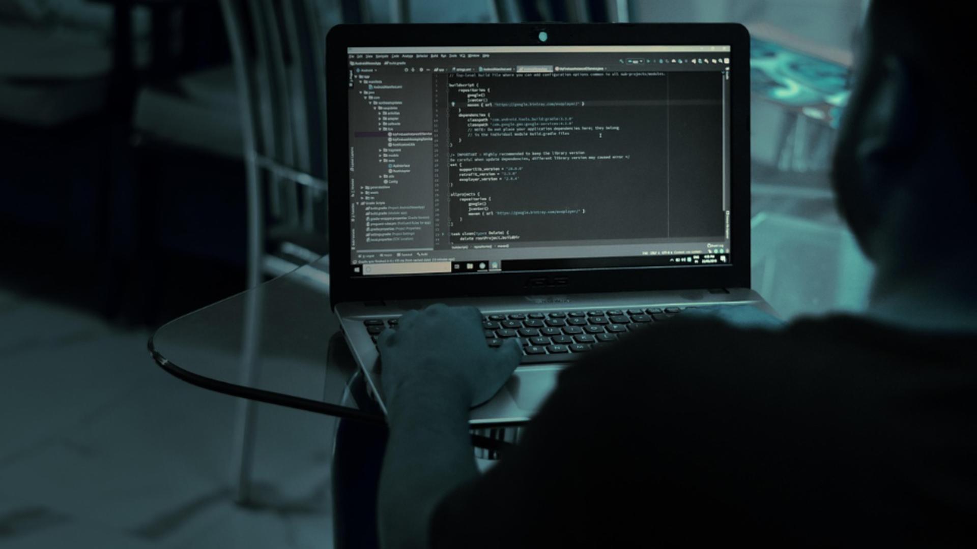 Escrocherie de proporții: o doctoriță din Galați, păcălită să facă un credit de 90.000 de lei și să trimită banii infractorilor