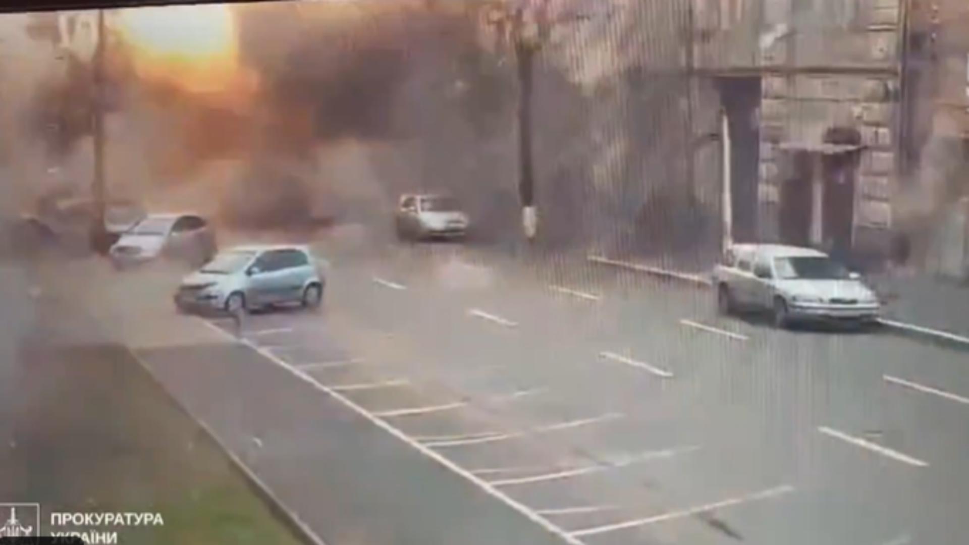 Momentul în care o dronă rusească atacă o grădiniță din Harkov