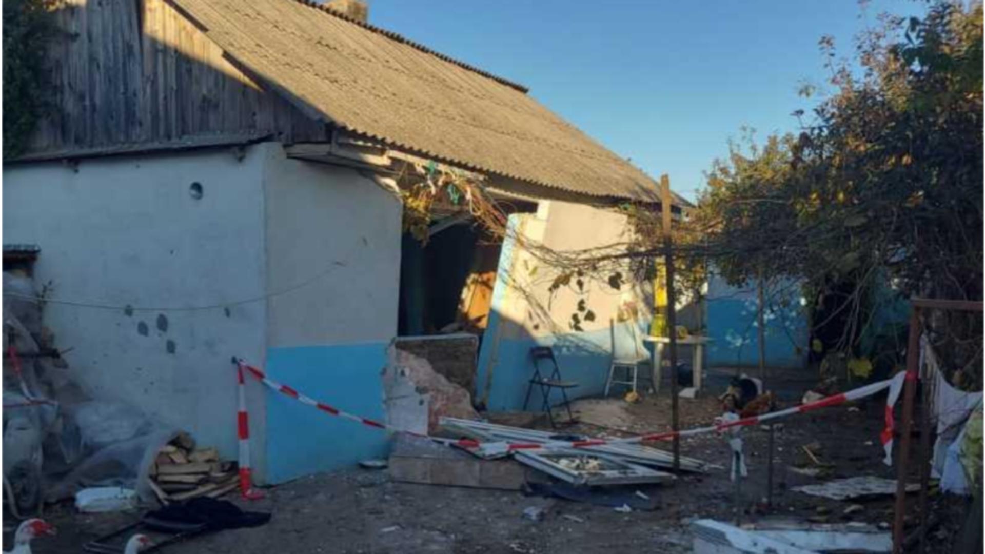 Explozie urmată de un incendiu într-o gospodărie din județul Bacău. Două persoane au ajuns la spital 