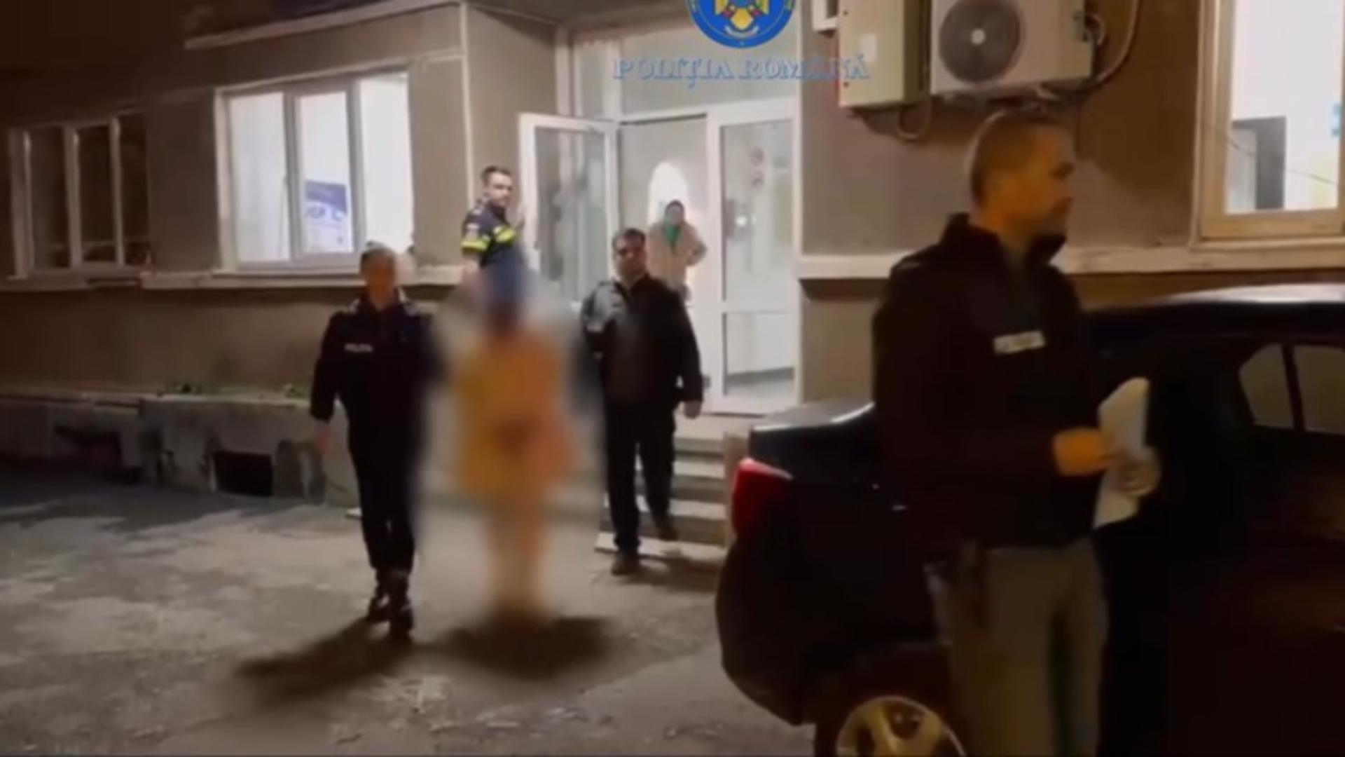 Cele două femei de 21 de ani şi de 25 de ani au fost reţinute pentru 24 de ore. Foto/Poliția