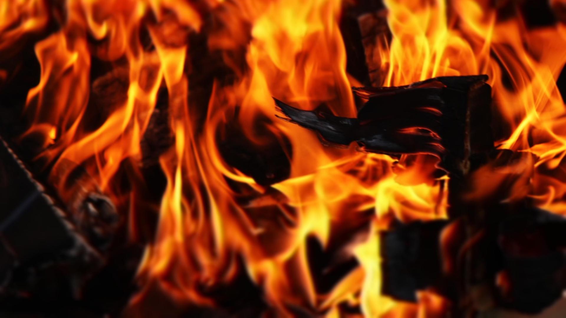 Incendiu masiv la un centru comercial din Târgu Mureș – intervenție de amploare a pompierilor. 20 de persoane se aflau într-o sală de fitness