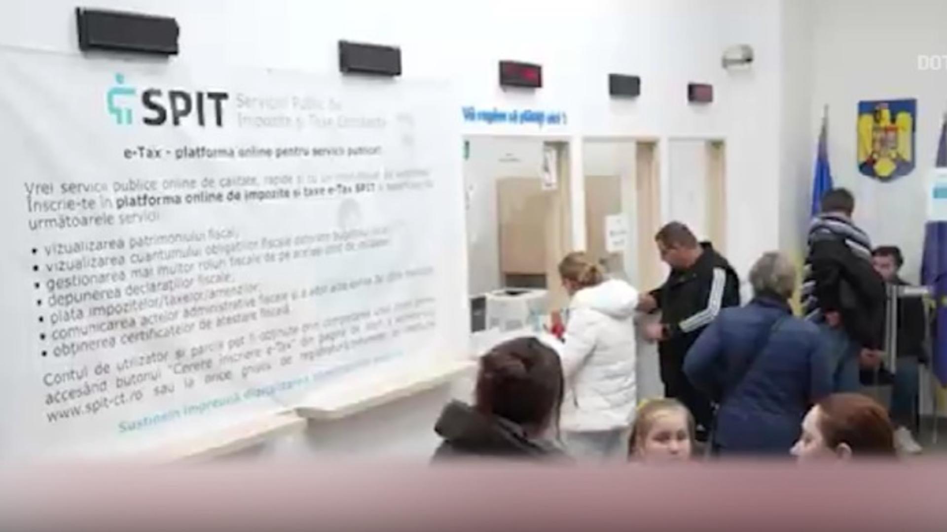 Conturi blocate, opriri peste noapte fără avertisment. Scandal la ghișee: cetățenii se plâng că nu știu cum să-și deblocheze conturile