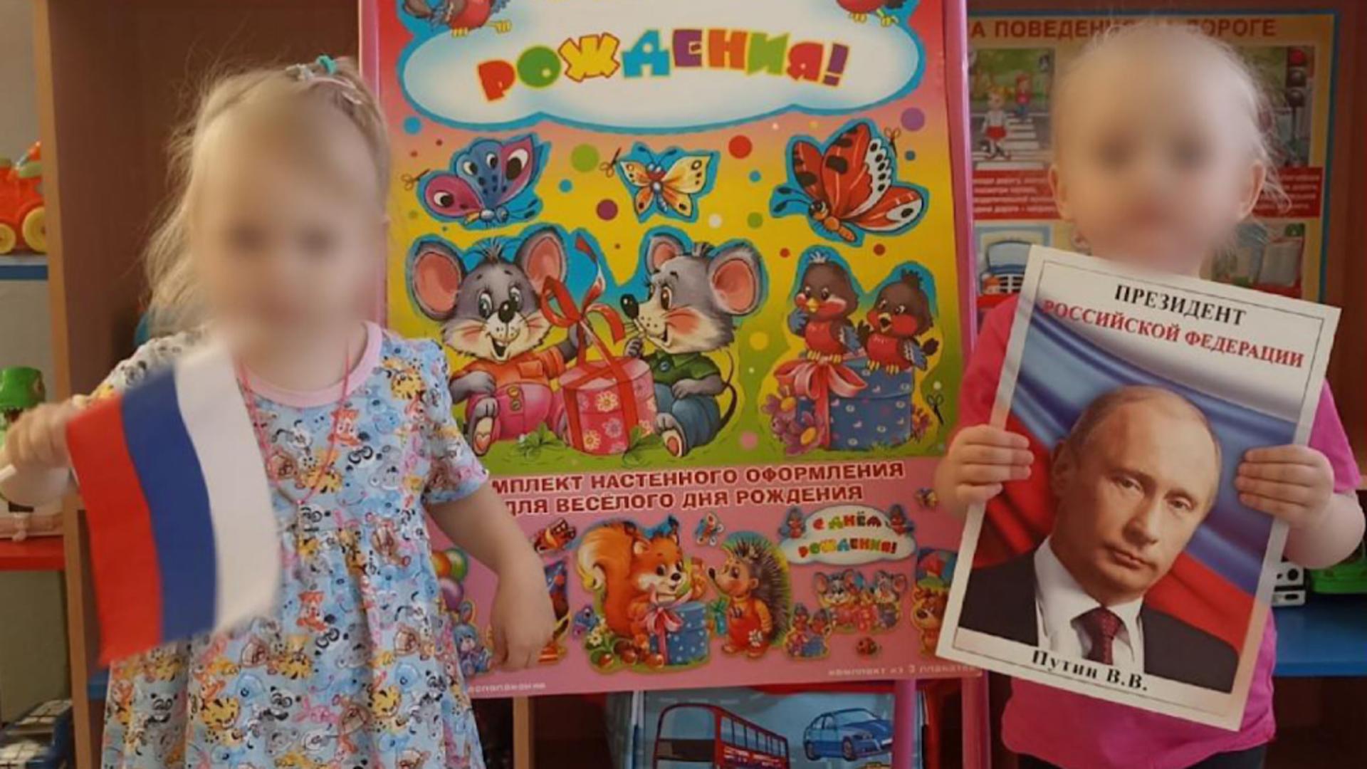 Copiii din grădinițele și școlile din Rusia, obligați să-l felicite pe Putin de ziua lui. Foto: MoscowTimes