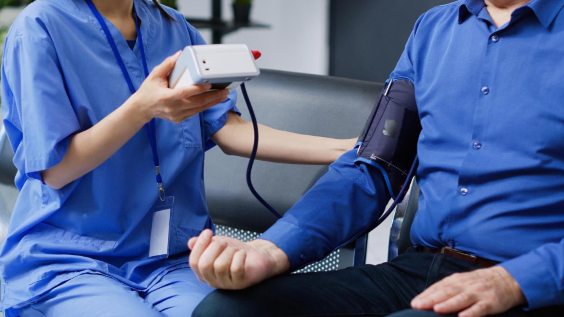 Noile reglementări din SUA transformă  milioane de oameni sănătoși în bolnavi cronici pe pastile