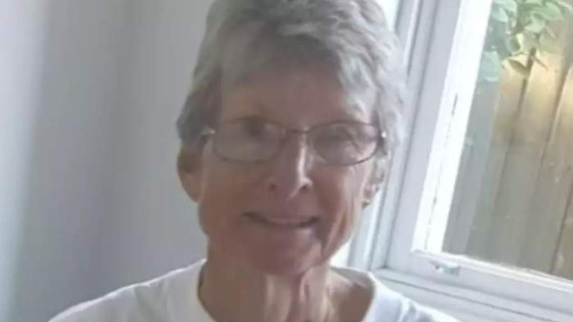 Femeie uitată pe insulă