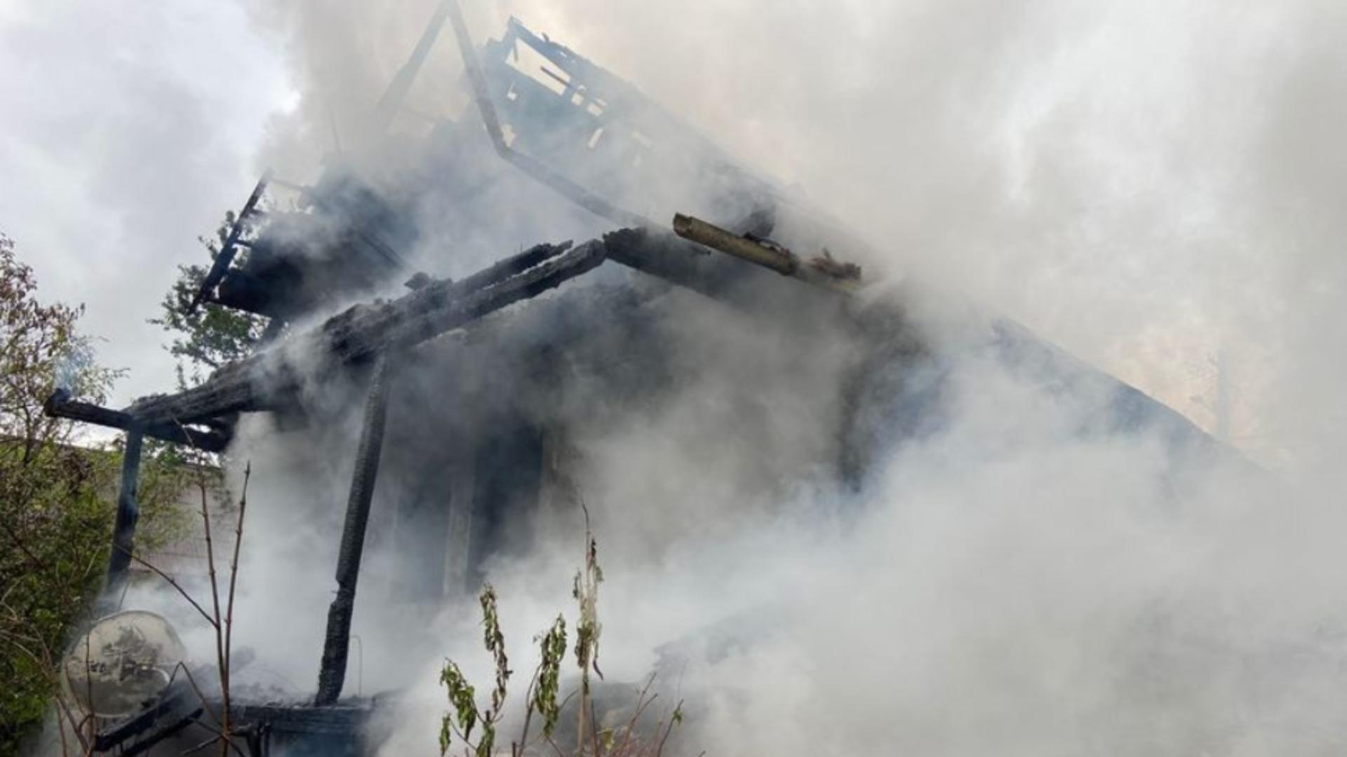 Incediu de proporții într-o gospodărie din Piteşti