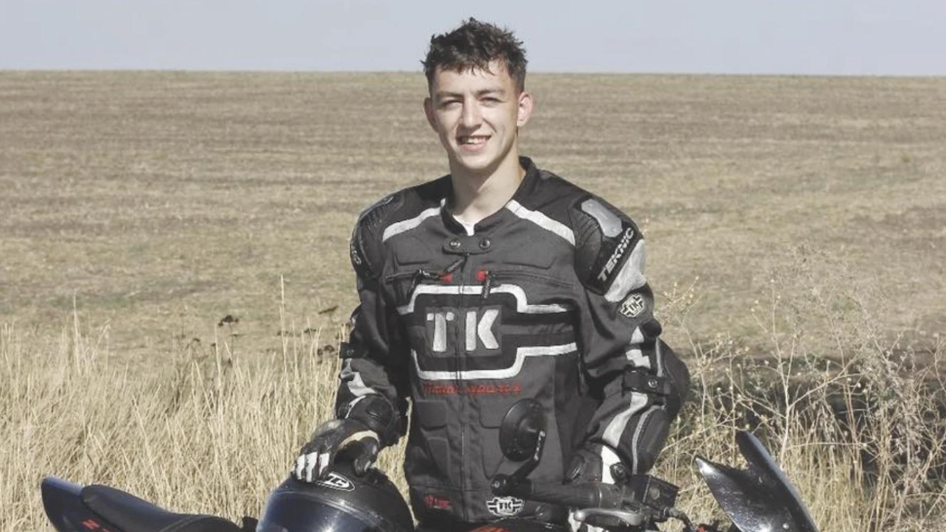 Sfârșit subit pentru un student de 22 de ani! Cosmin a murit în somn, lângă logodnica sa