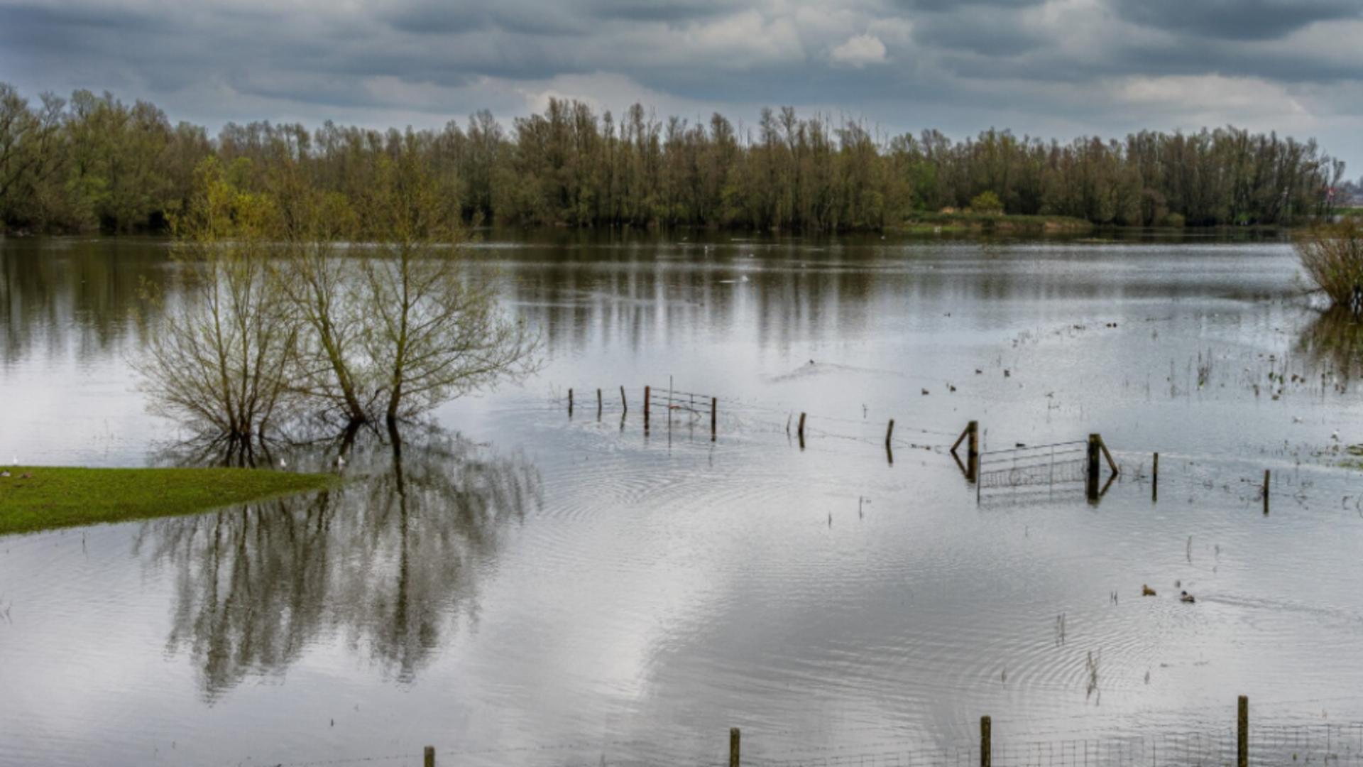 Potop peste România: a plouat cât într-o jumătate de secol. Șefa ANM: Ne apropiem de un record!