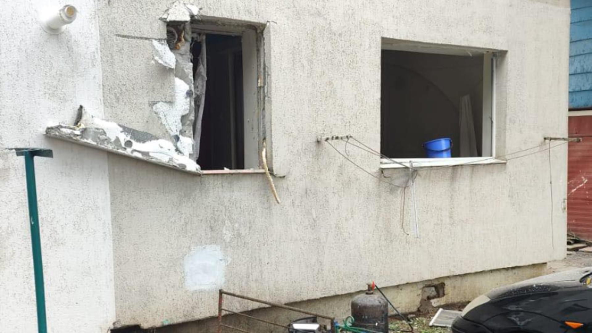 Un bărbat de 65 de ani a fost dus la spital. Foto/ISU