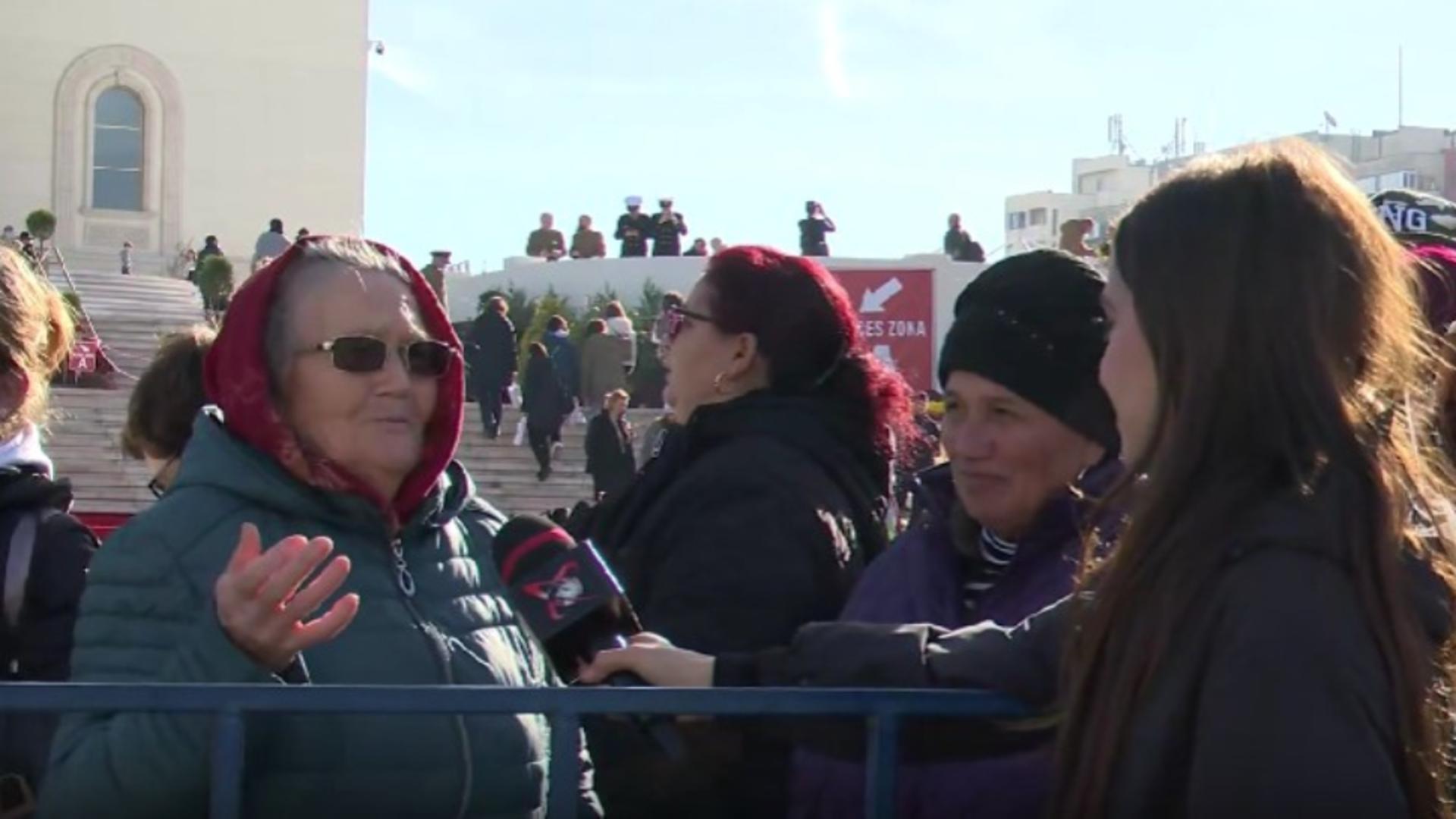 Pelerini la Catedrală