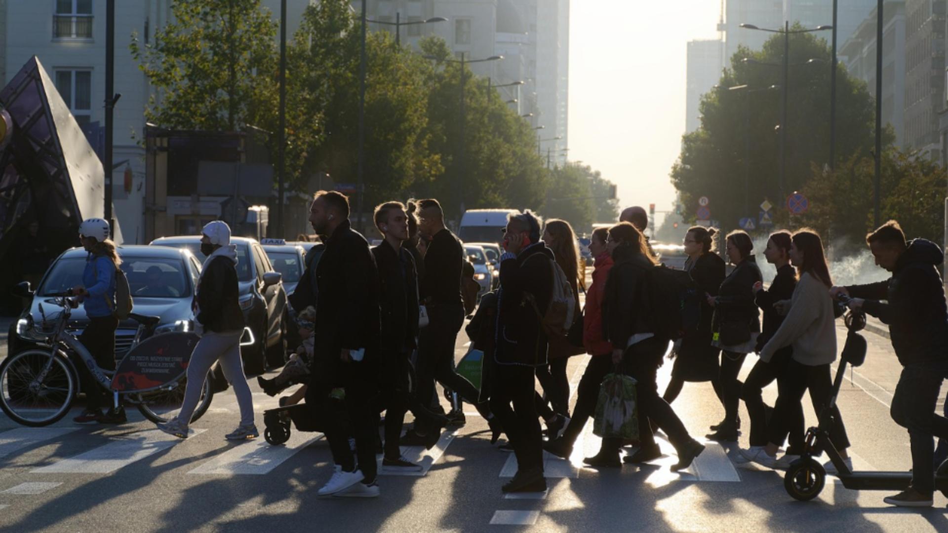 Variantele pentru creșterea salariului minim pe economie. Cine sunt angajații care PIERD din cauza facilității fiscale?