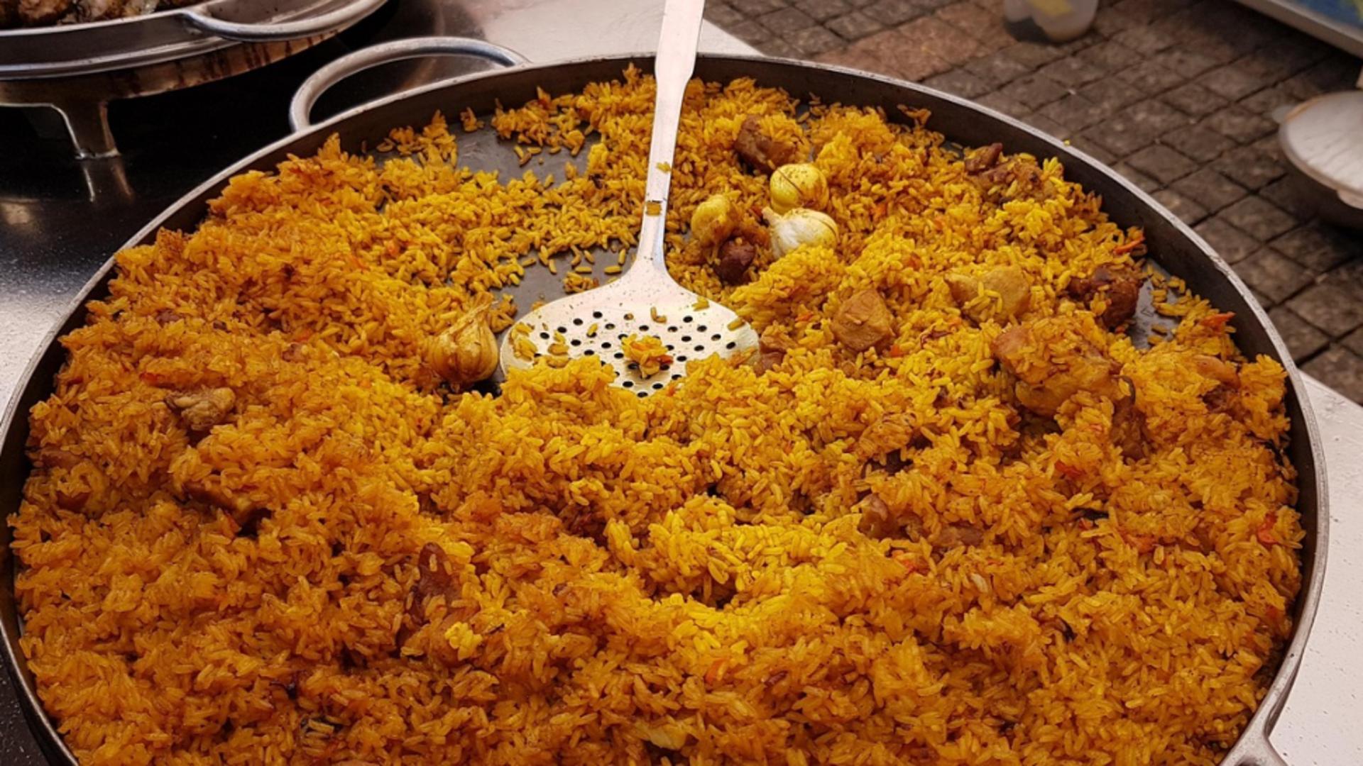 Rețeta secretă a pilafului gustos. Ingredientul surpriză pe care bunicile îl foloseau pentru a-l face pufos și aromat