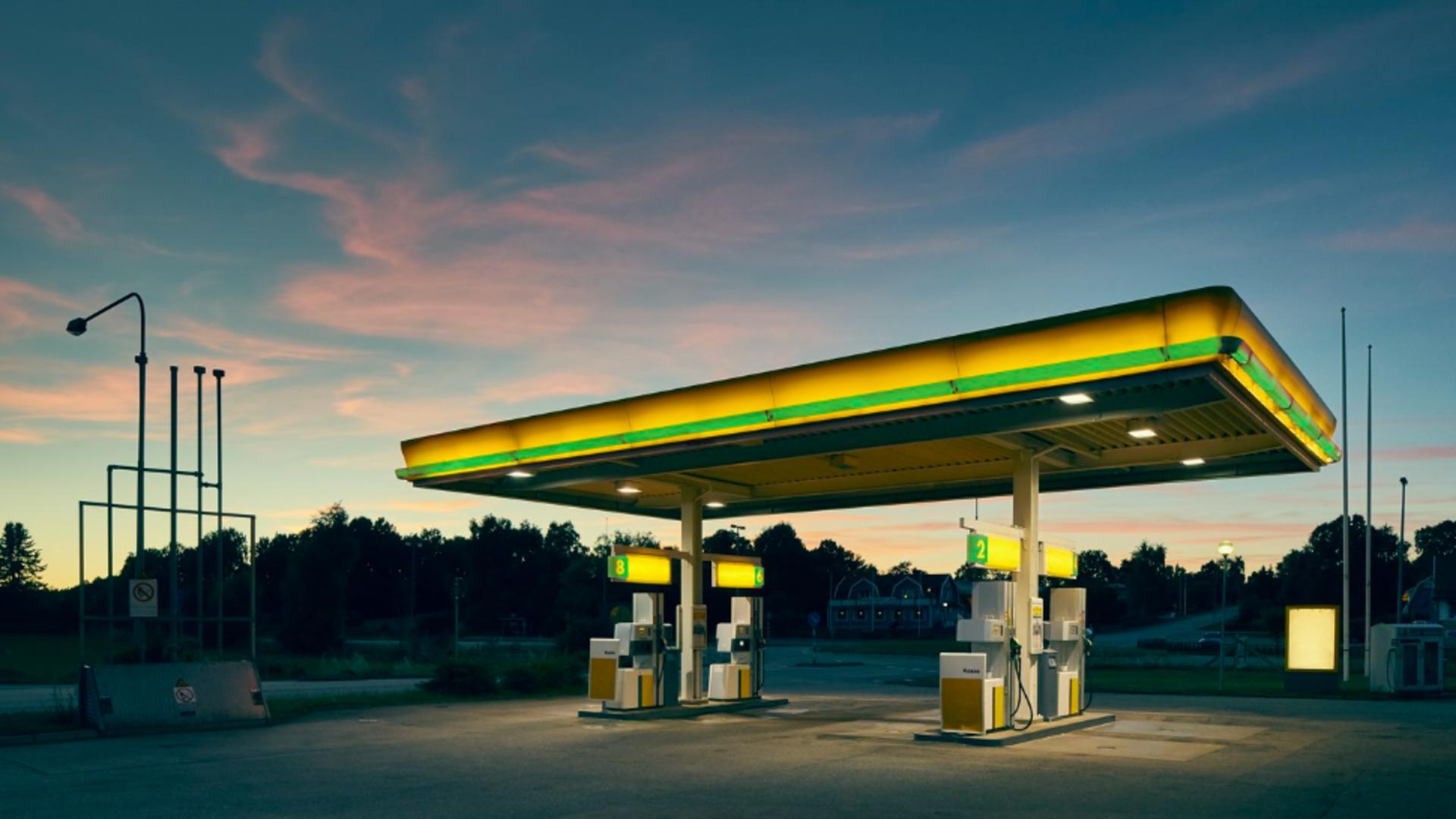 Mașină furată din incinta unei benzinării din Tulcea! Hoții sunt minori / Profimedia