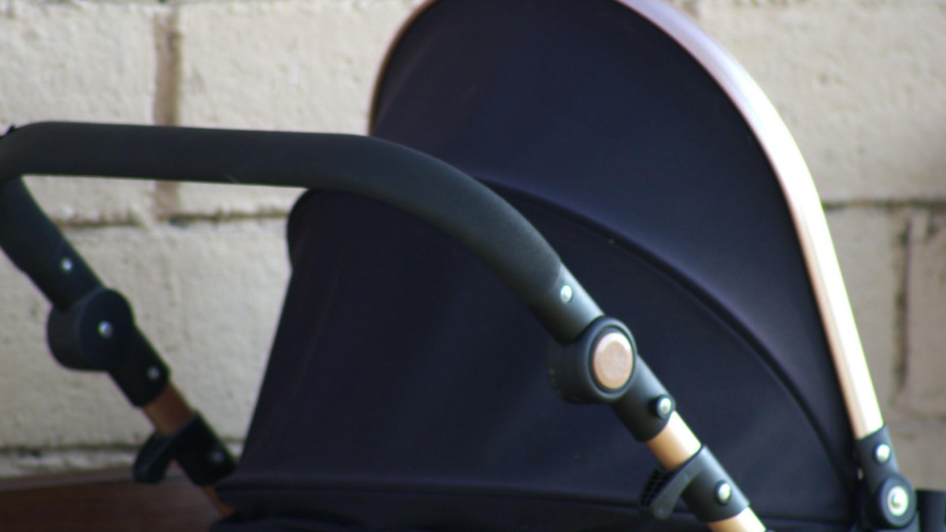 Starea fetiței de 2 ani a cărei mamă a fost ucisă pe trecerea de pietoni de un șofer vitezoman: ce spun medicii/ Profimedia