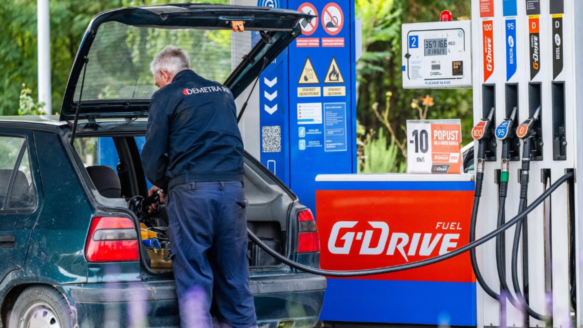 Sancțiunile SUA îi lasă pe sârbi fără combustibil. Foto: Profimedia