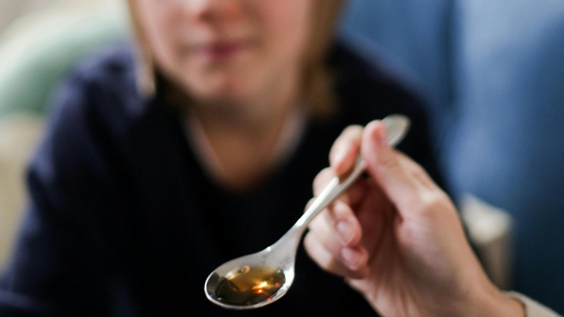 Mai mulți copii au murit după ce au fost tratați cu sirop de tuse toxic, în India 