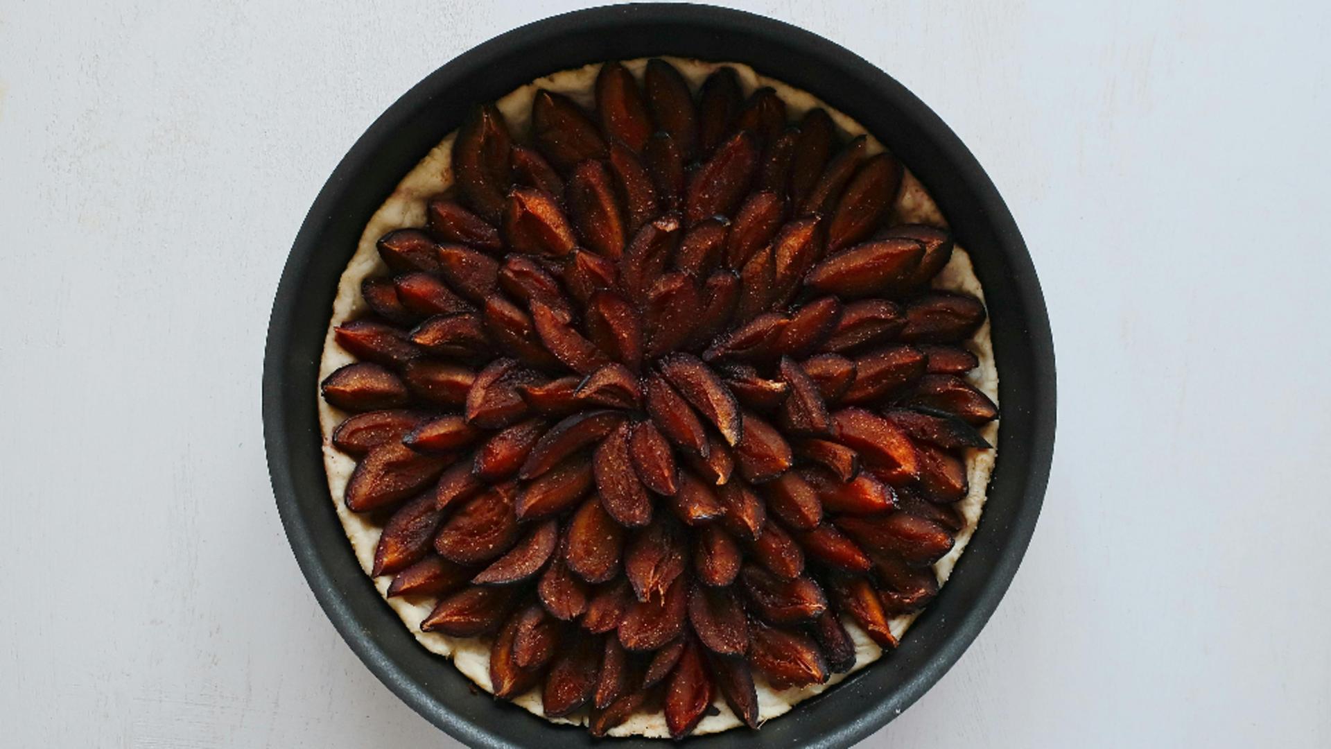 Tartă cu prune. Rețeta unui desert ideal pentru zilele de toamnă