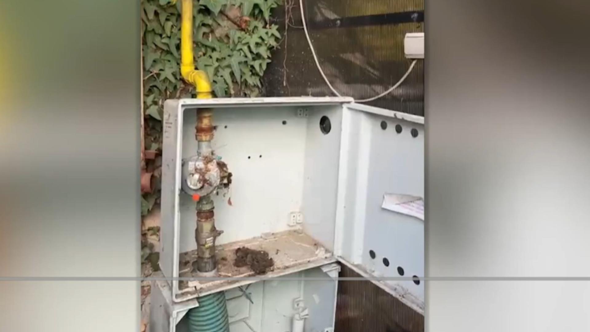 Un bărbat din Capitală susține că a descoperit o rețea de gaze care a fost construită ilegal chiar de vecinul său. Foto/Realitatea