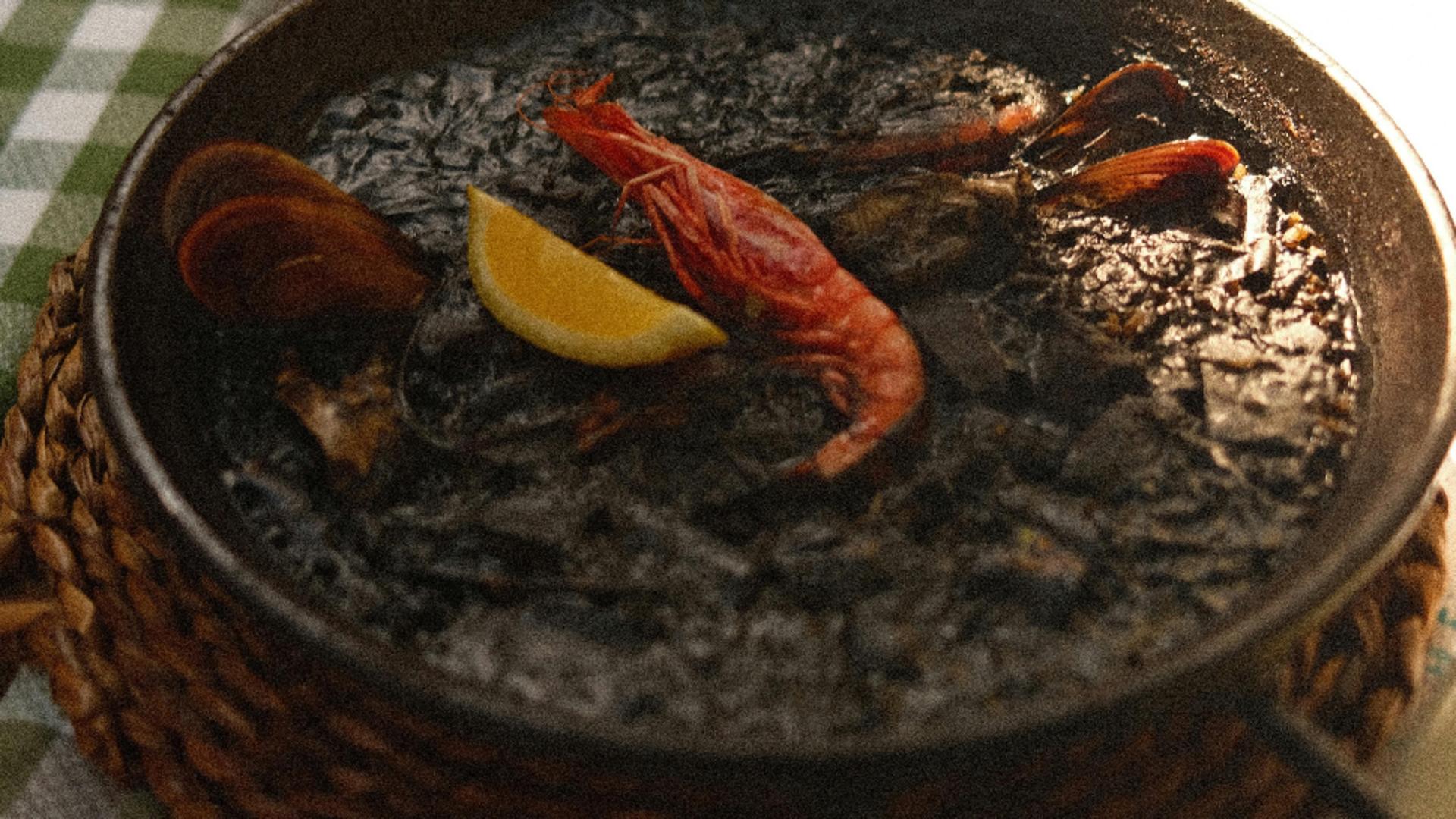 Metode simple de a curăța tăvile arse, fără să folosești substanțe chimice. Ingredintele din bucătărie, care te ajută în acest sens