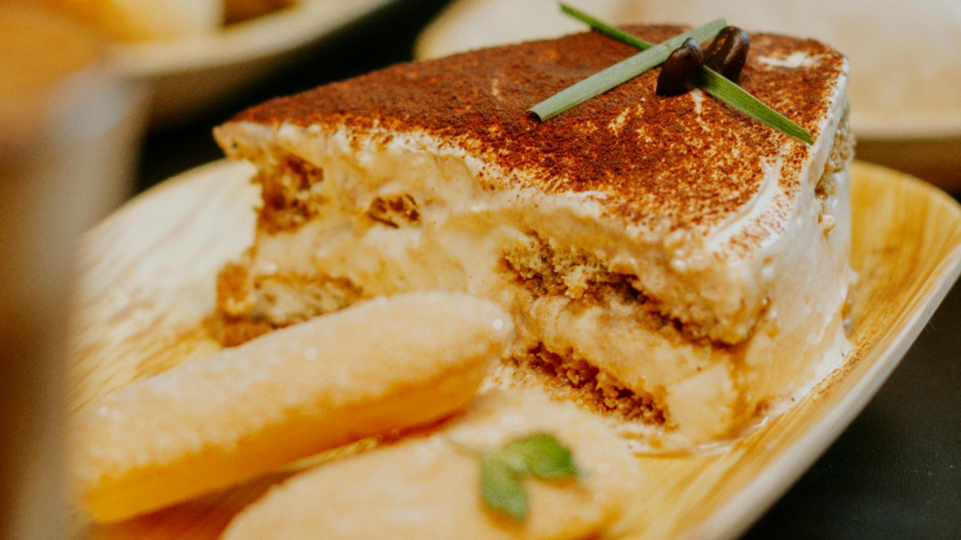 Tiramisu cu cremă de dovleac și pudră de scorțișoară