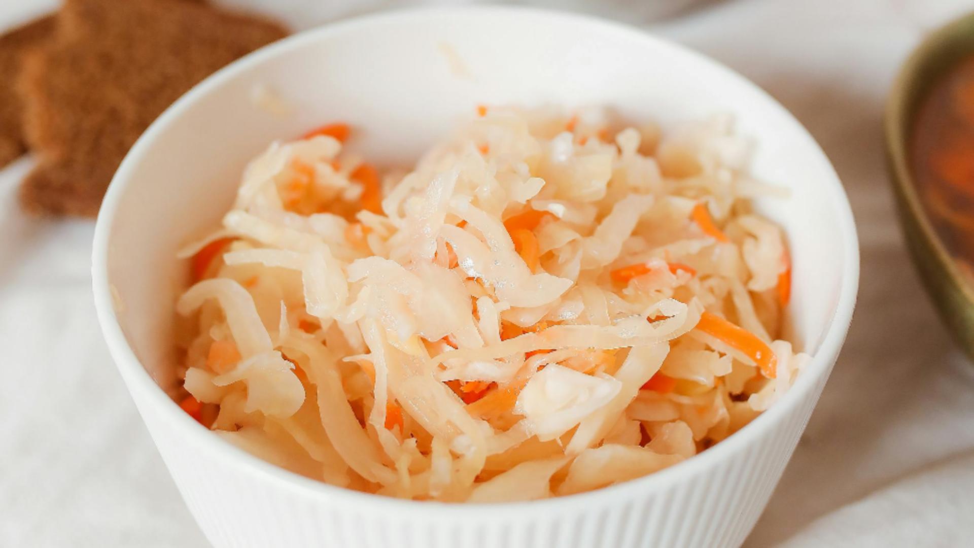 varza murata cu morcovi