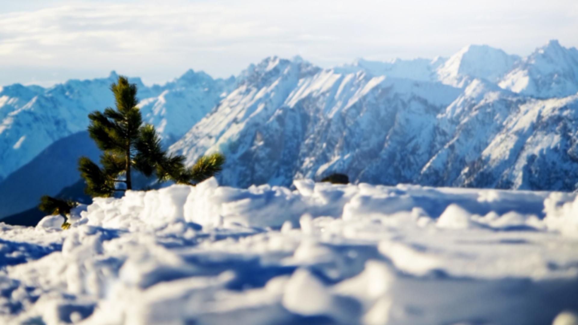 Jandarmii montani din Buzău au salvat un bărbat de 72 de ani găsit desculț în zăpadă