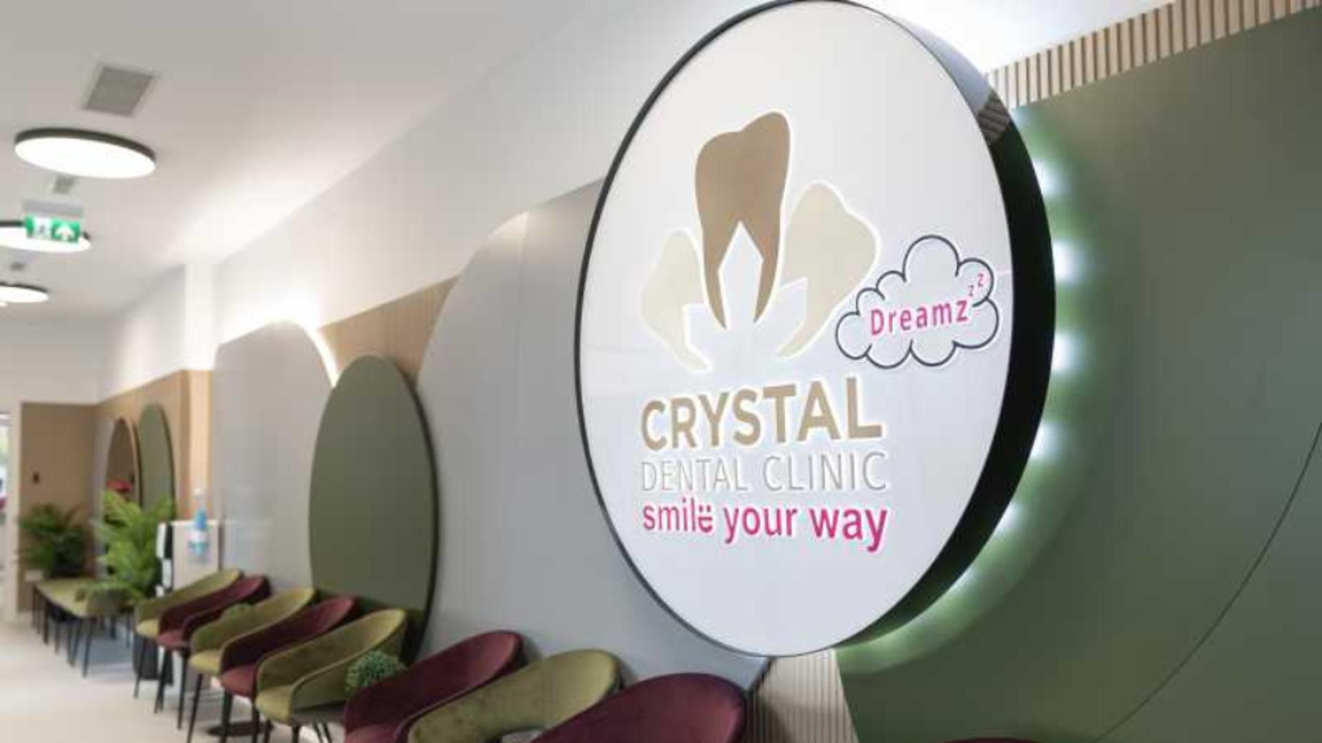 Crystal Dental Clinic, într-un comunicat de presă: „Activitatea a fost suspendată, autorizația era în curs de finalizare”