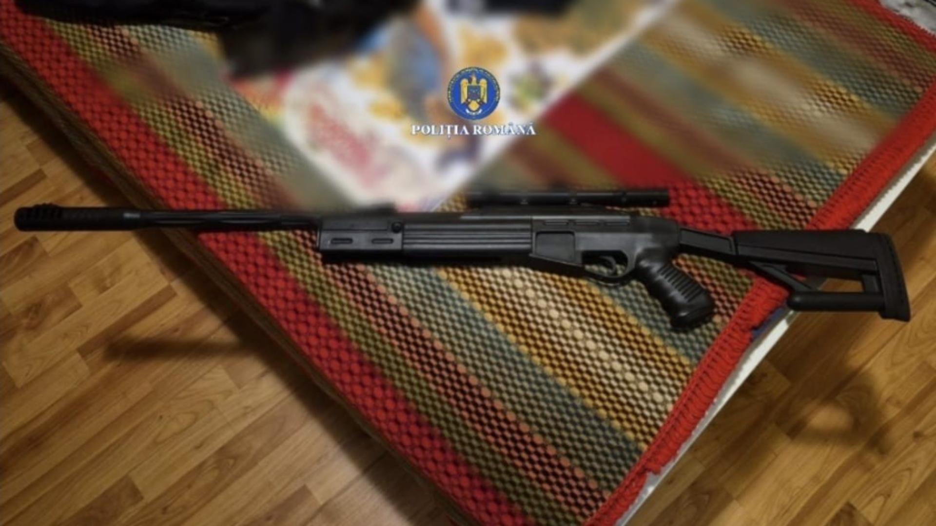 Percheziţii în județul Giurgiu, la persoane cercetate pentru nerespectarea regimului armelor şi muniţiilor/ Sursa foto: IPJ Giurgiu