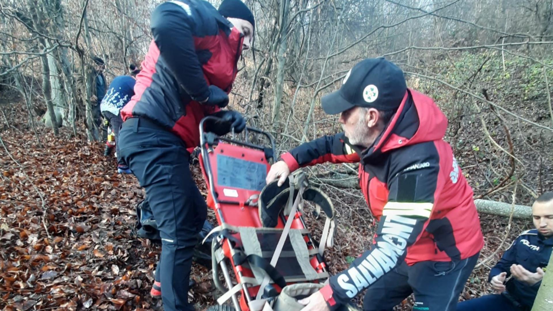 Bărbat în stare critică, transportat la spital după un accident forestier în zona Săliștea de Sus/ Foto: Salvamont Maramureș