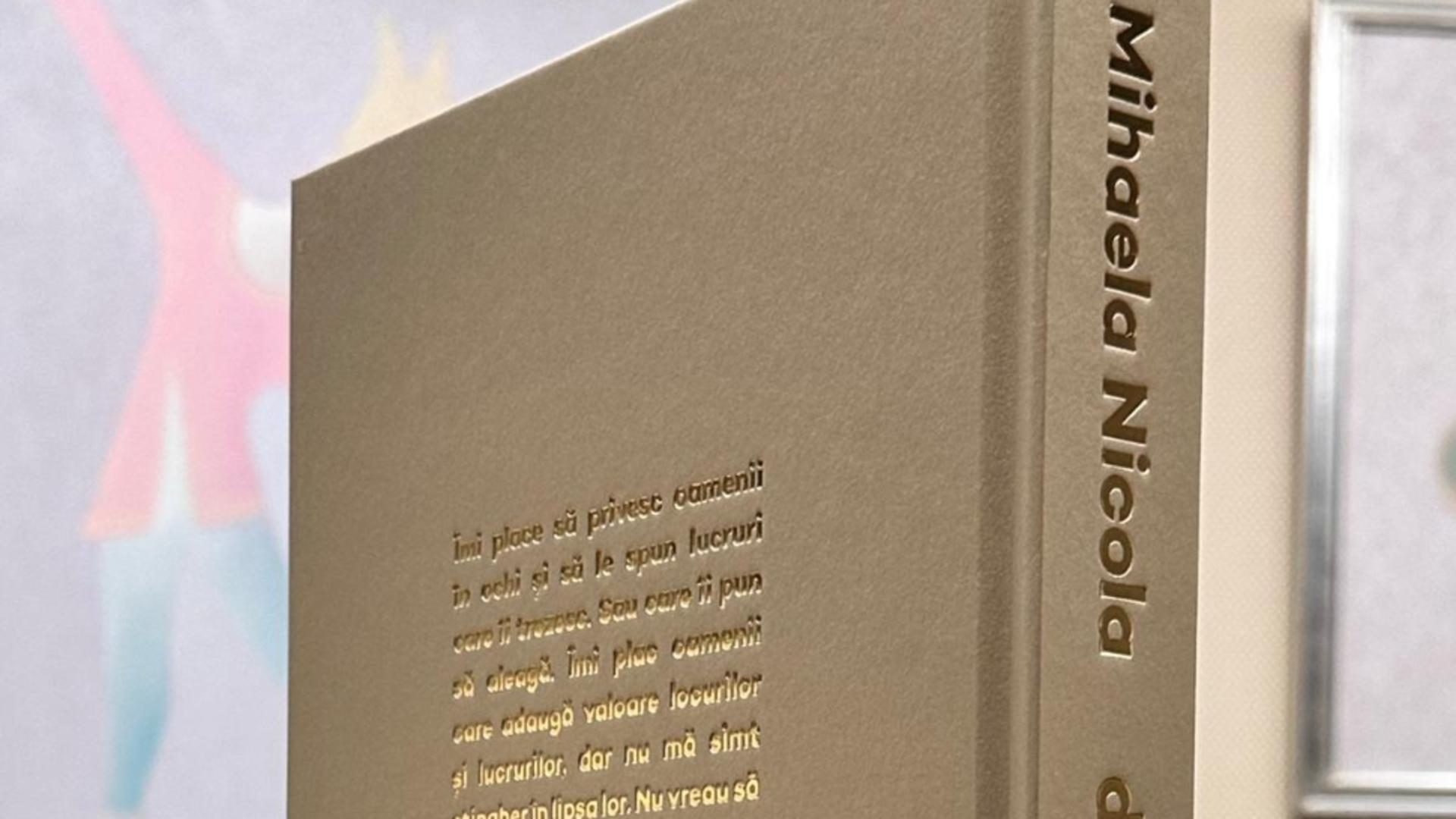 Din Priviri, un volum-manifest de outfluencer semnat de Mihaela Nicola