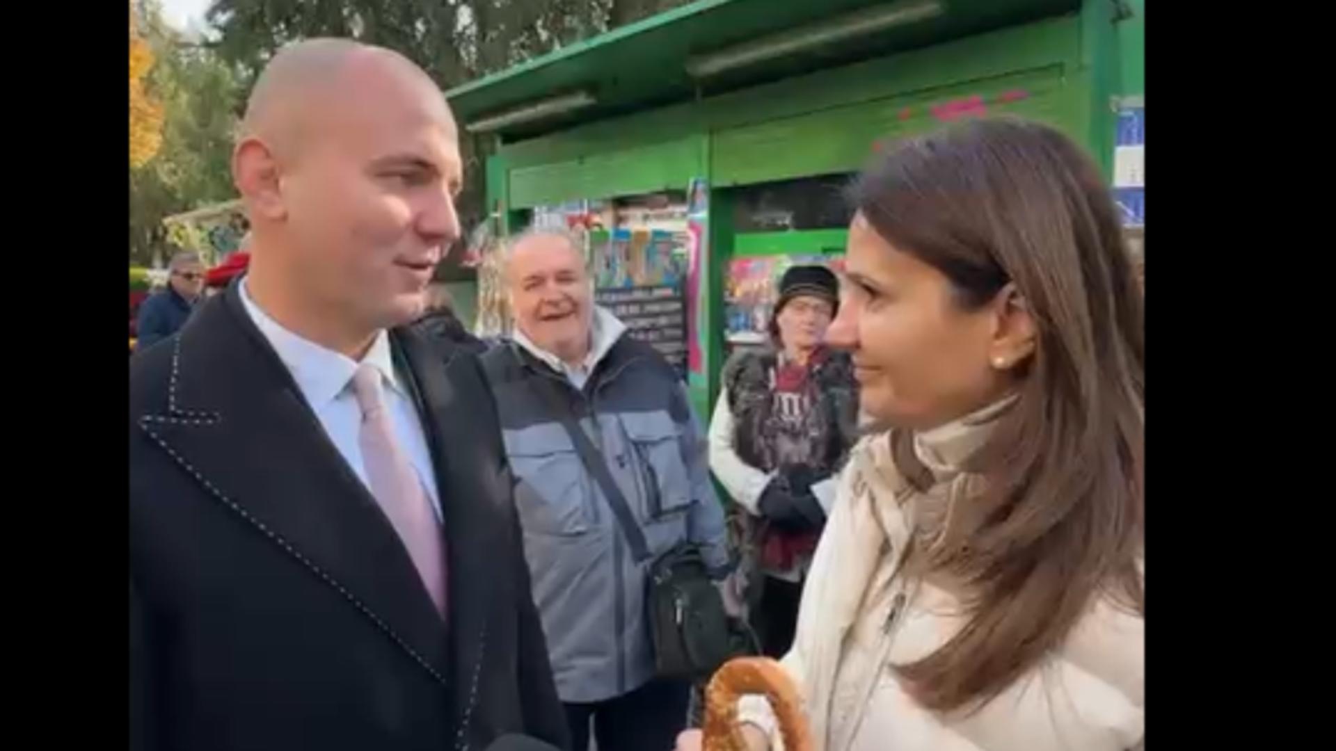 Diferențe de poziționare: Andrei Gușă iese în stradă pentru a o susține pe Anca Alexandrescu