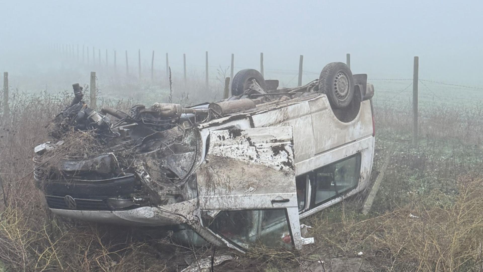 Accident grav pe o șosea din județul Constanța. Un microbuz cu 9 pasageri s-a răsturnat, 5 victime au ajuns la spital - VIDEO
