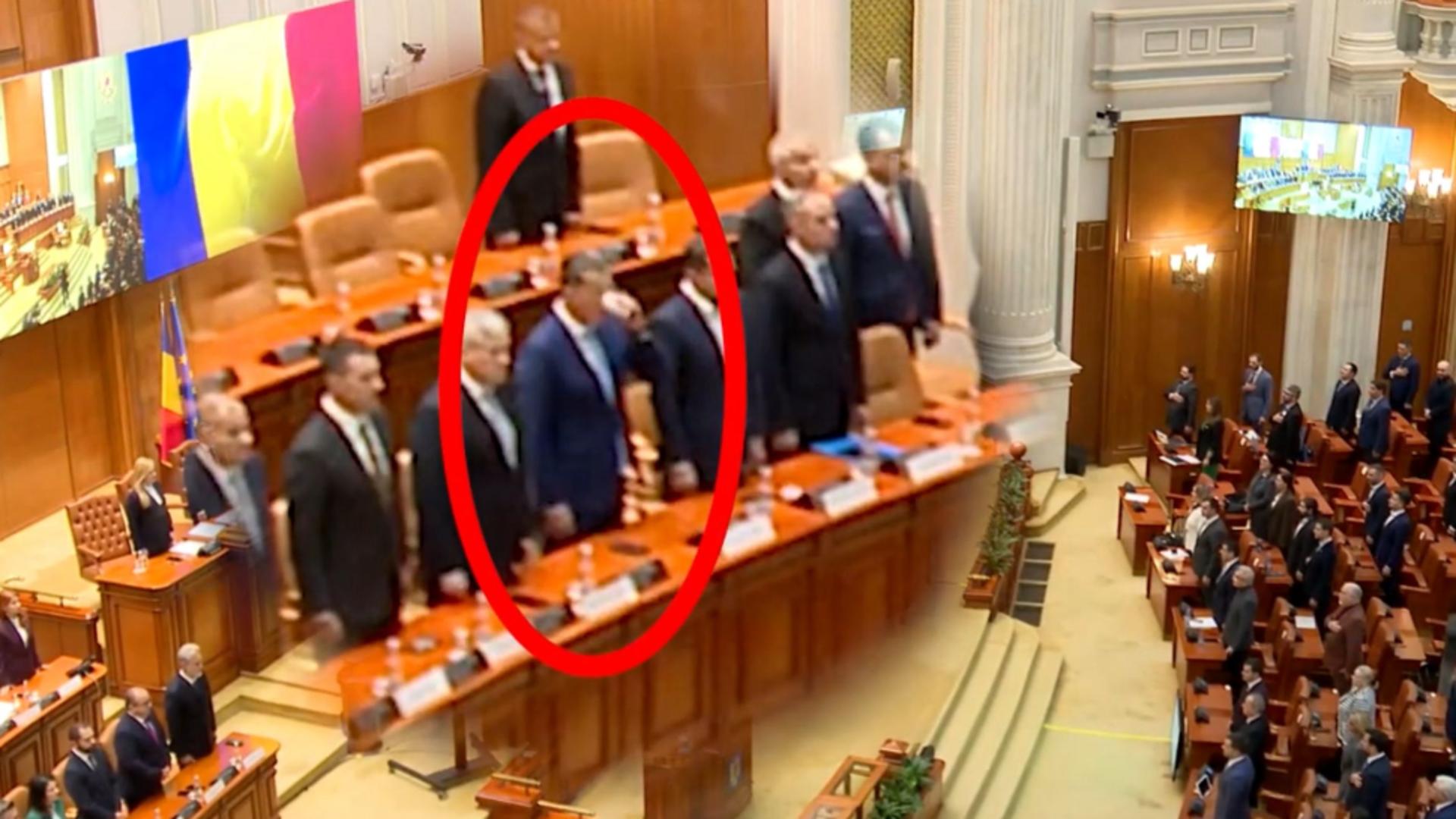 Ionuț Moșteanu soarbe din cafea în timpul intonării imnului (foto: Realitatea PLUS)