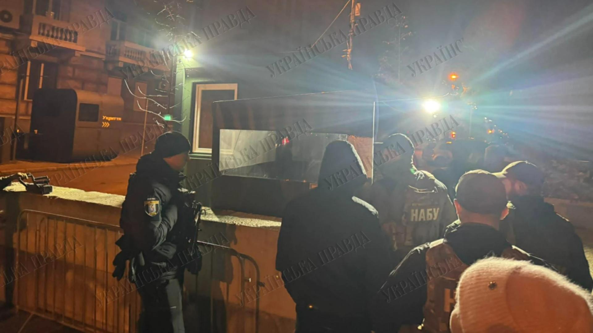 Ofițeri anticorupție în acțiune (Ukrainska Pravda)