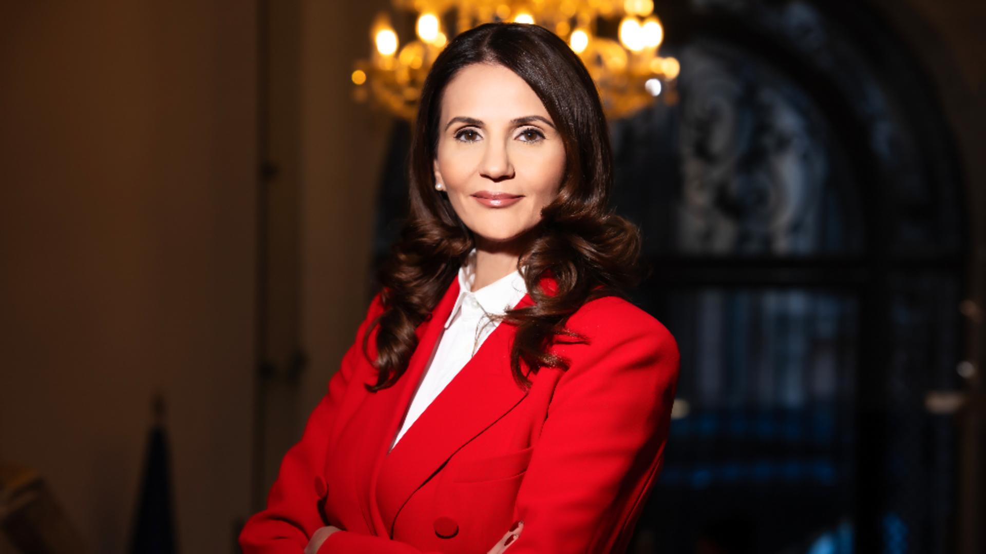 Anca Alexandrescu: „Sistemul și-a pus oamenii în fruntea țării folosind ONG-uri și influenceri”