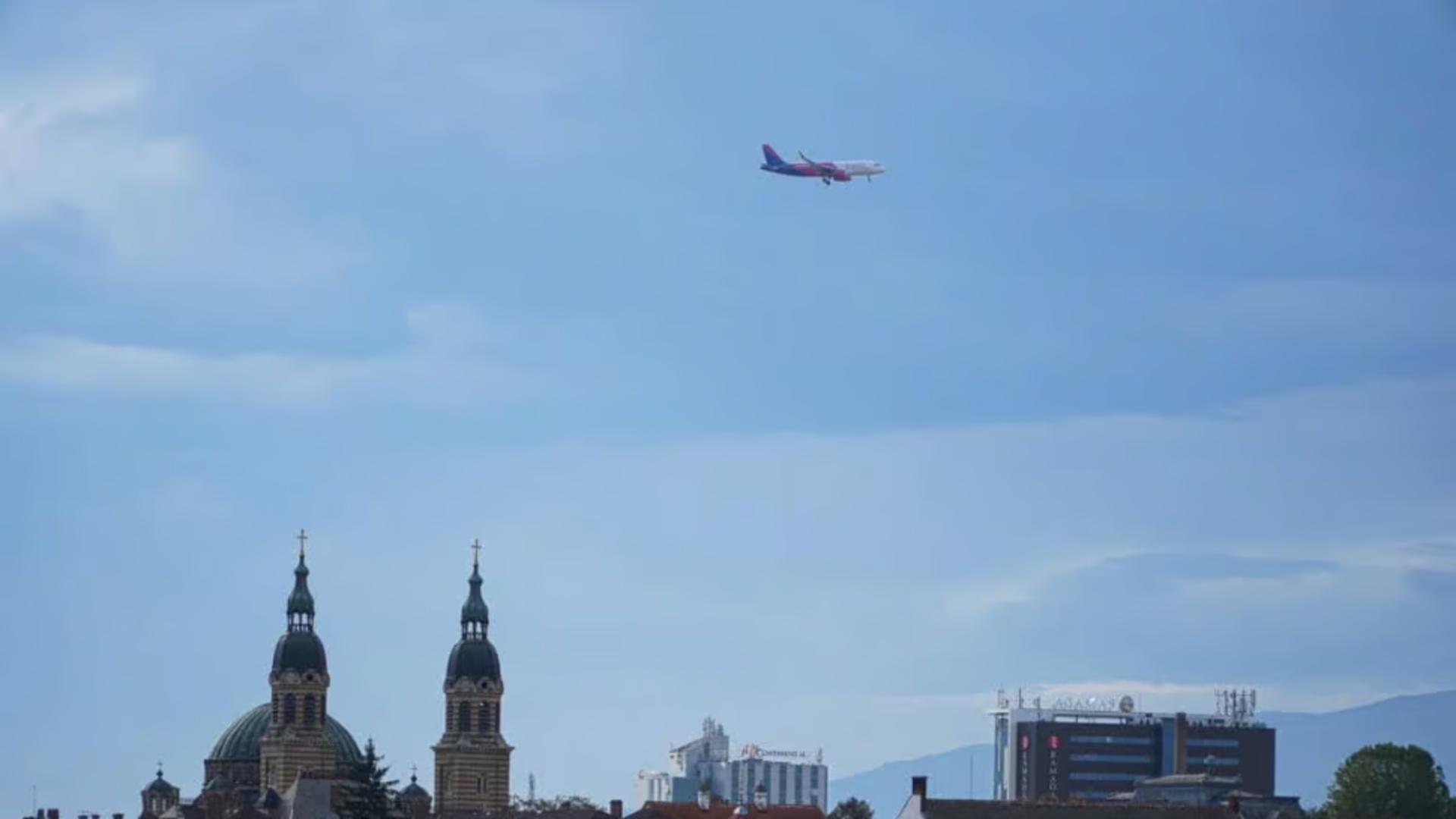 Sibienii sunt contrariați de manevrele aeriene (foto Ora de Sibiu)