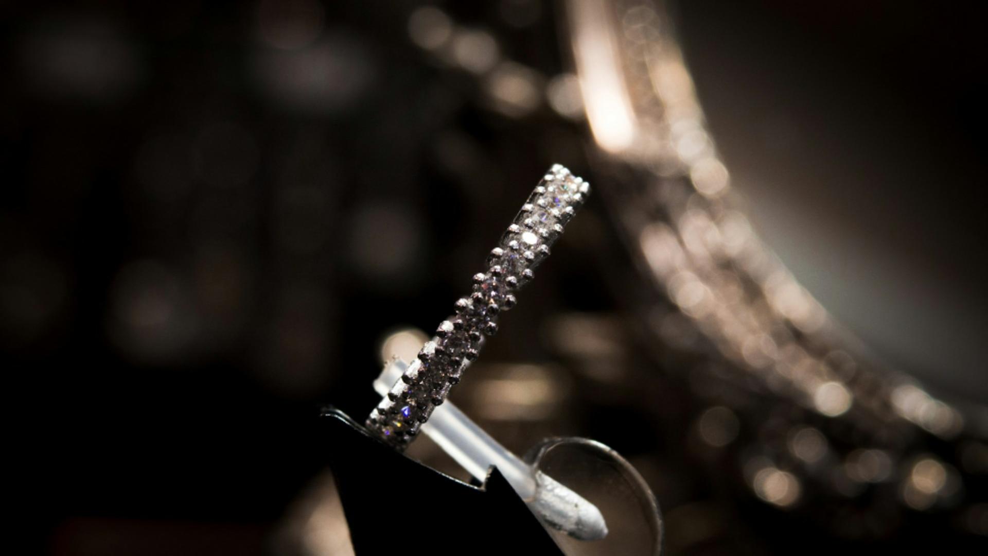 Bijuteriile au fost dintotdeauna o formă de exprimare personală, dar și un simbol al statutului social, al credinței sau al apartenenței culturale