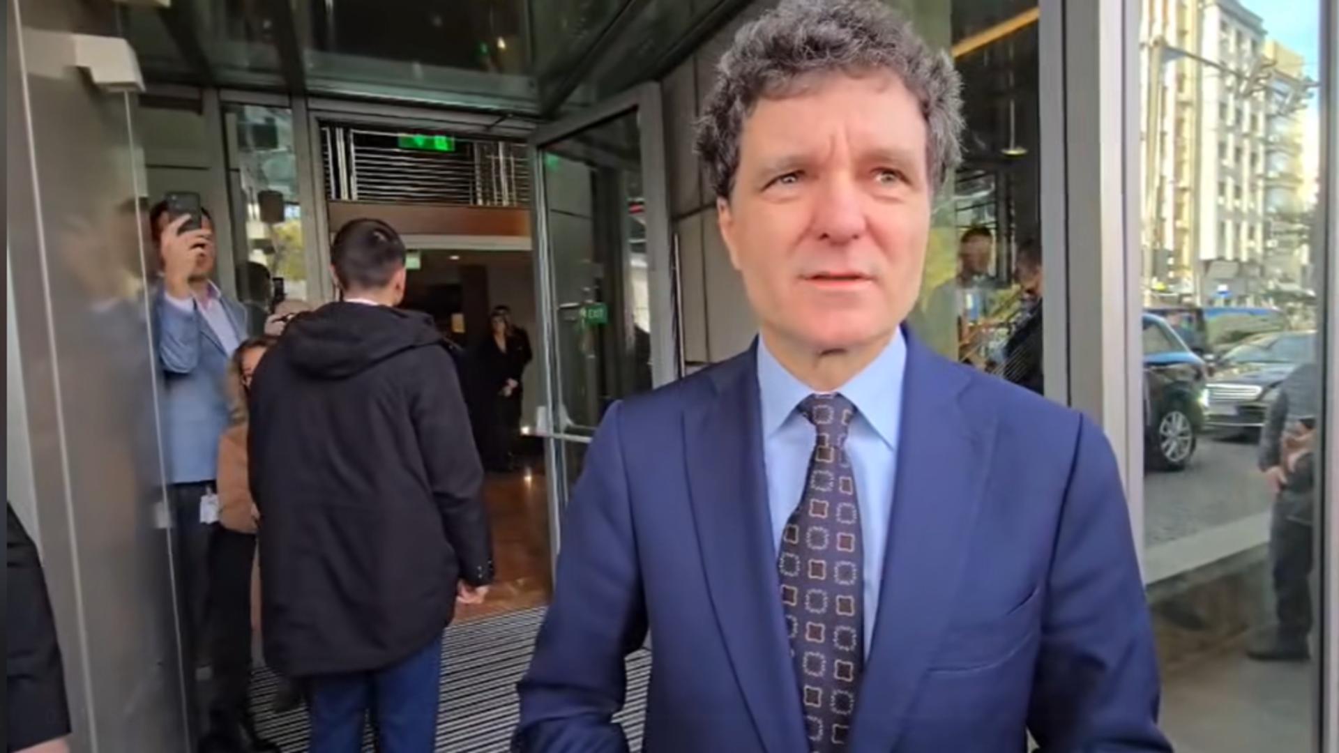 Au sărit scântei după ce protestatarul Ceaușescu l-a confruntat pe Nicușor Dan