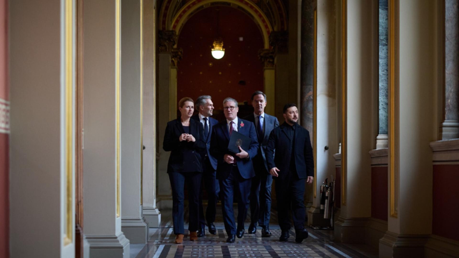 Toți participanții au fost avertizați că telefoanele mobile sunt strict interzise. Foto/Profimedia