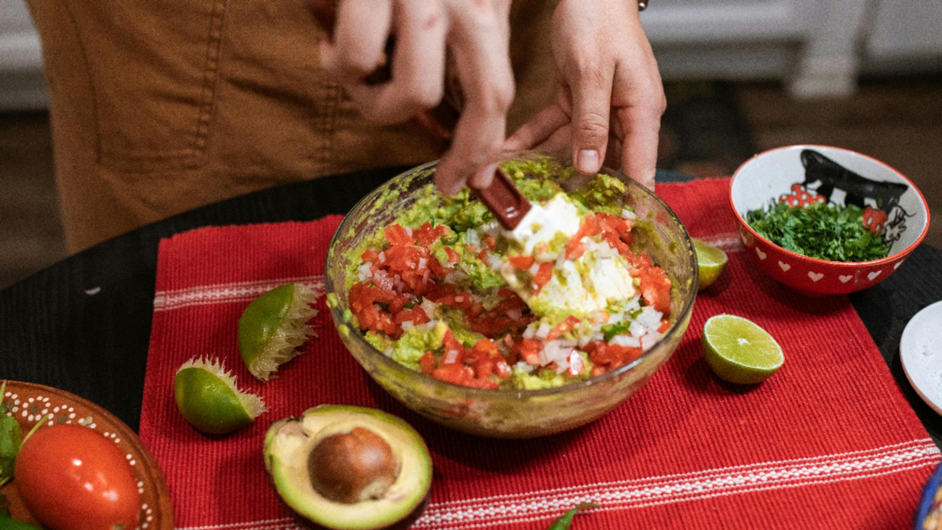 Cum să prepari guacamole. Cea mai bună salată de avocado. Rețeta rapidă de post