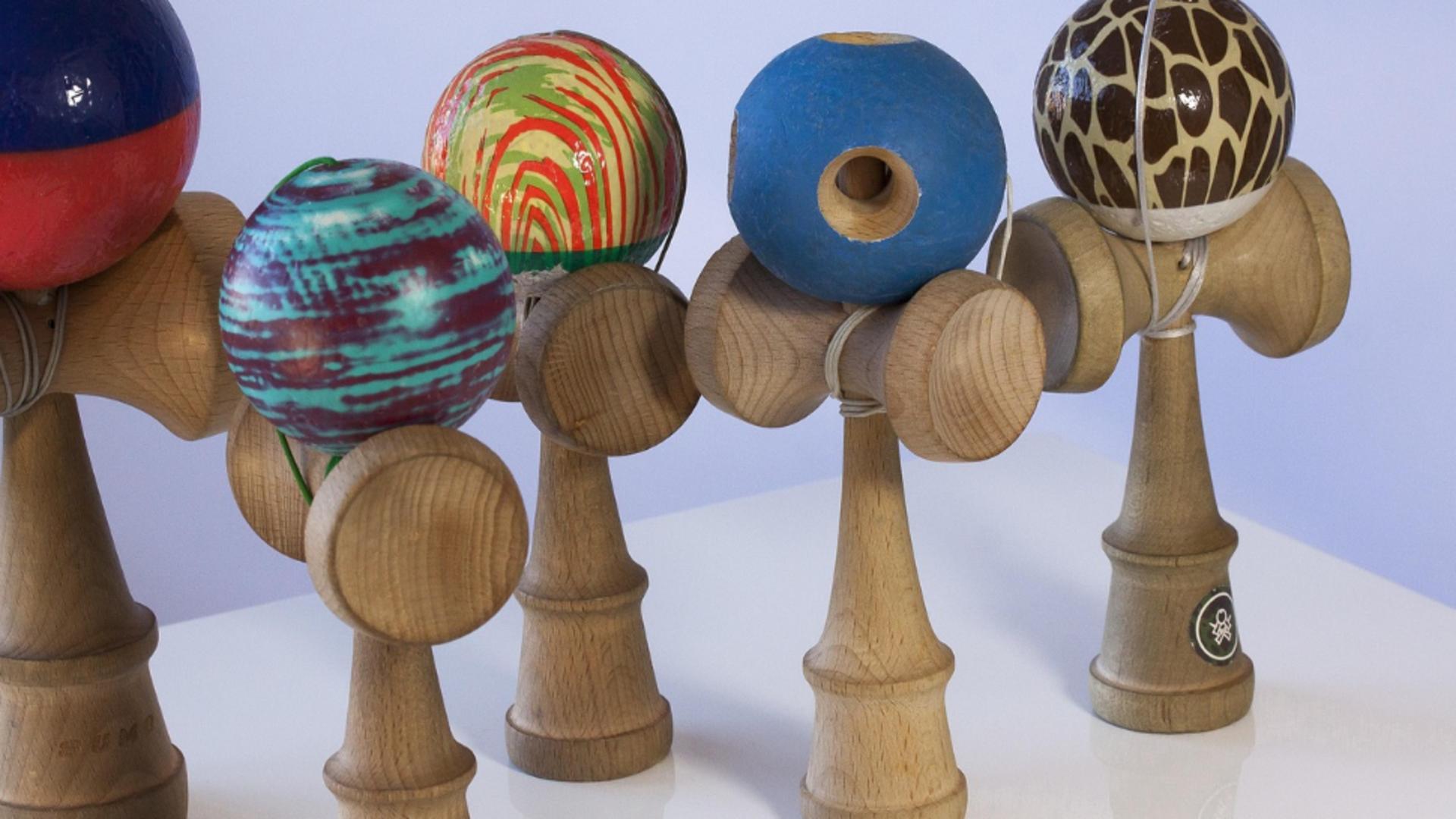 Kendama revine în forță. Puștii se bat la rând în magazine